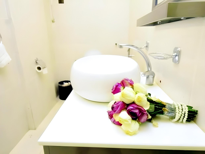 Bathroom 5, Zievle Executive Apartment