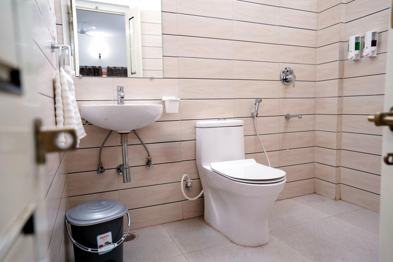 Bathroom 4, Shree Krishna Bhakti Ashram, Mathura