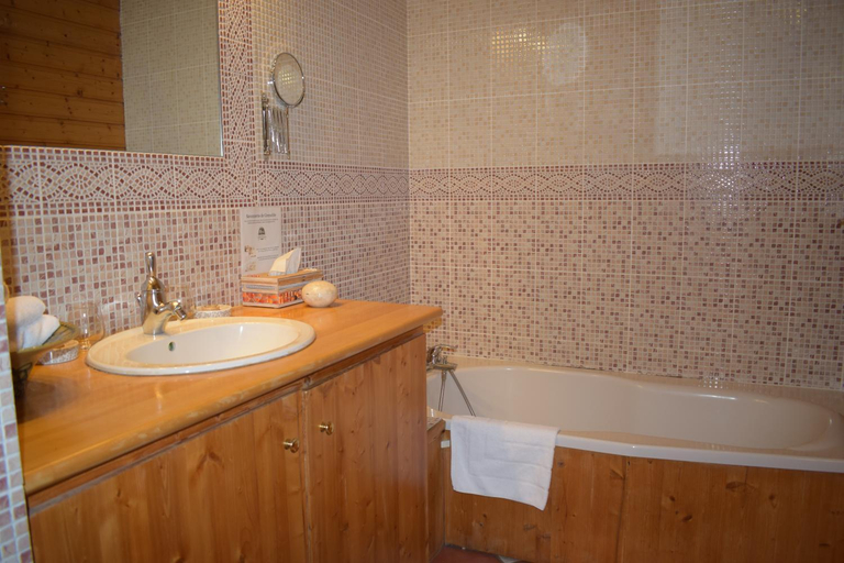 Bathroom, Auberge NEMOZ, Isère