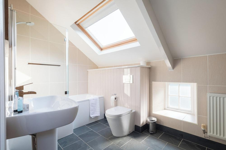 Bathroom 3, The Cambrian Inn, Pembrokeshire