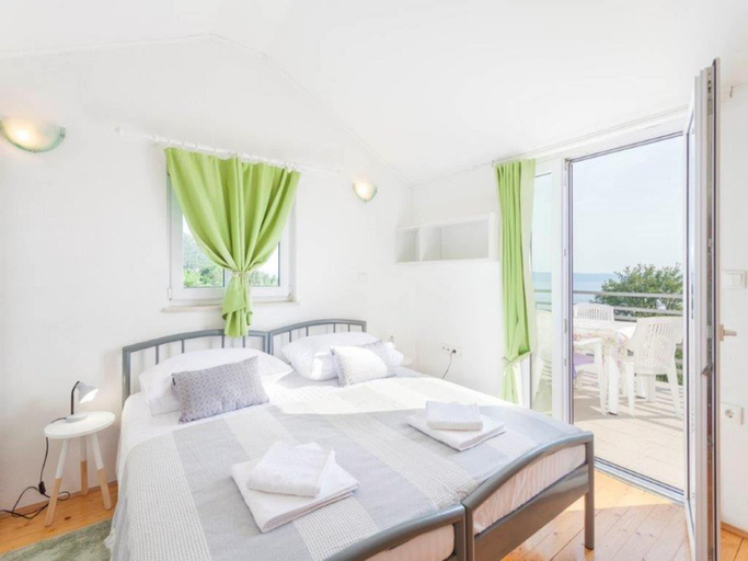 Bedroom 3, Villa in Tucepi with Pool near Seabeach, Tučepi