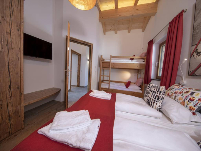 Bedroom 2, Alpine Chalet with Ski-In Access, Zell am See