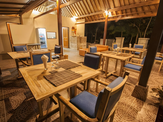 Food & Drinks 3, Amora Huts, Klungkung