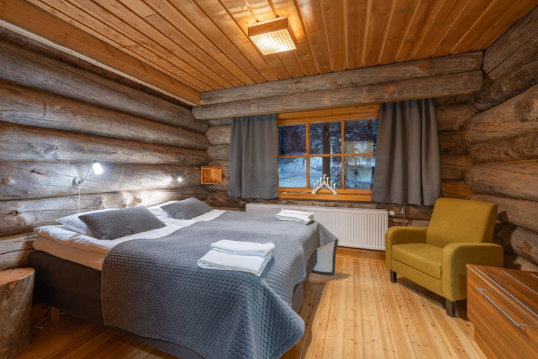 Bedroom, Kuukkeli Log Houses Aurora Resort, Lapland