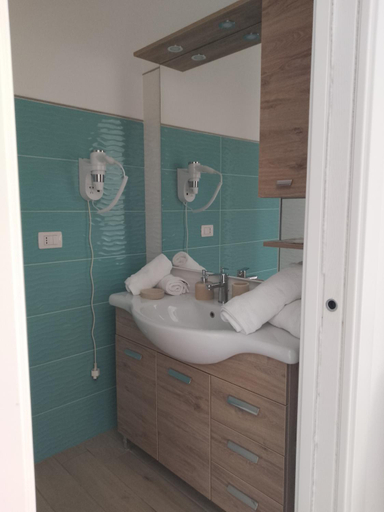 Bathroom 3, B&B BENTOS PULA di Lucarelli S, Cagliari