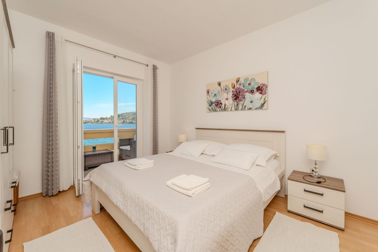 Bedroom 2, Apartment by the sea and with beautiful view, 2 bedrooms, 4 persons, Preko
