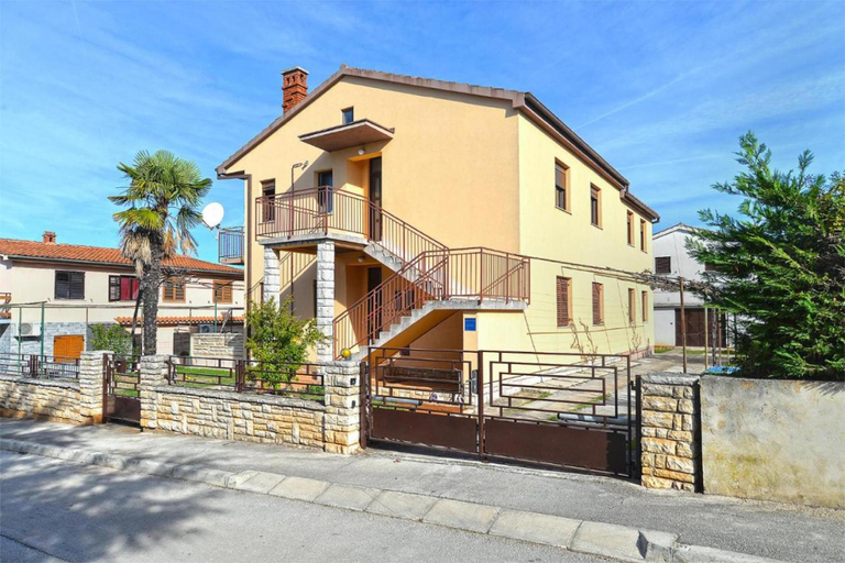 3, Cozy Apartment in Peroj With Terrace, Vodnjan