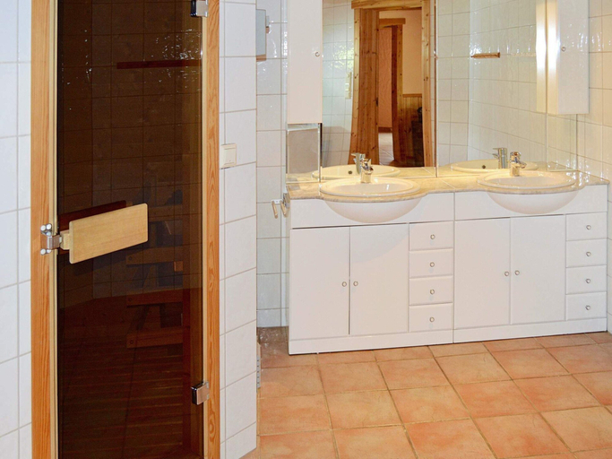 Bathroom 3, Holiday Home in Eidsvåg, Nesset