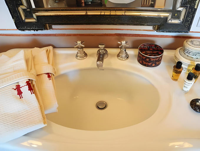 Bathroom 2, Maison Otto, Cuneo