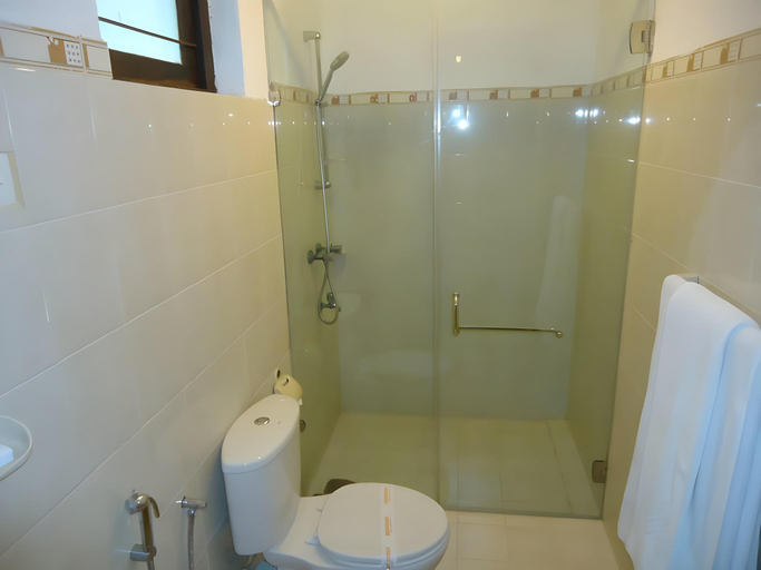 Bathroom 3, Kent Hotel, Thissamaharama