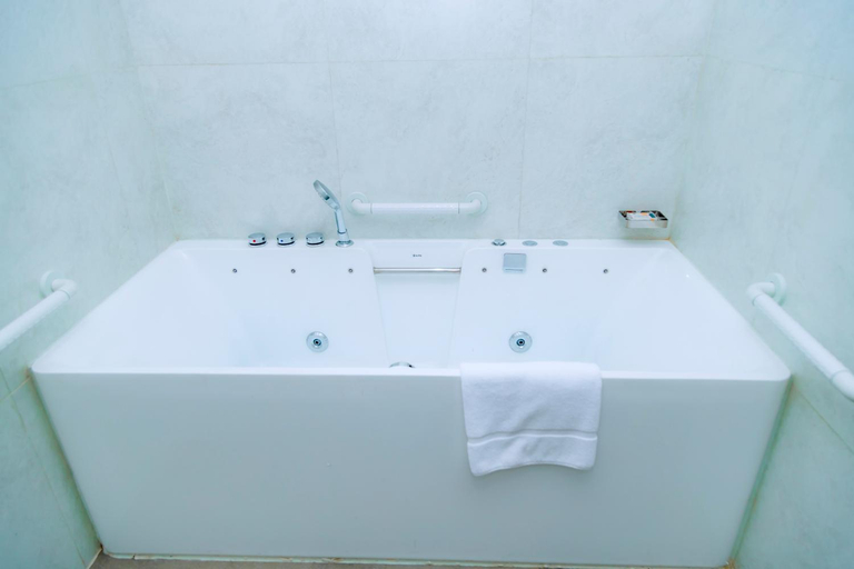 Bathroom 5, Kigali Paramount Hotel, Kicukiro
