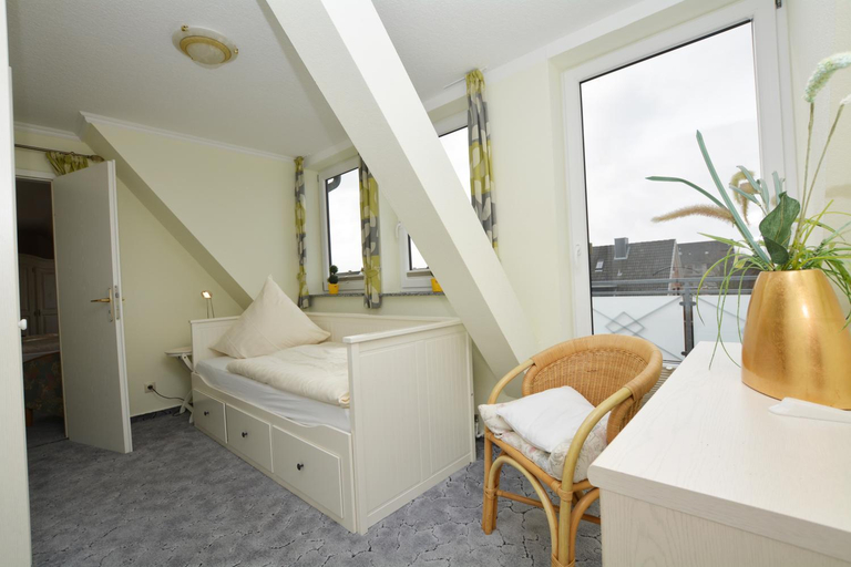 Others 2, Hotel-Pension Anjo, Dithmarschen