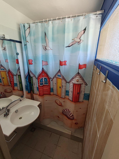 Bathroom, Village Bord de Ciel, Tarn-et-Garonne