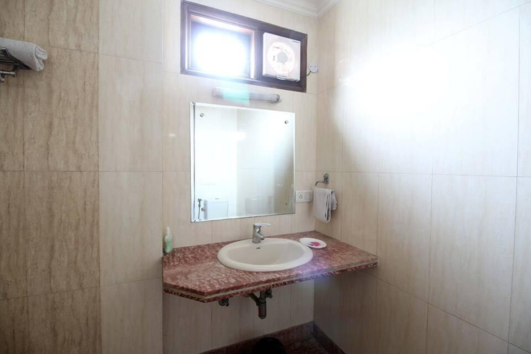 Bathroom 4, Treebo Trend S&B East Inn, Delhi