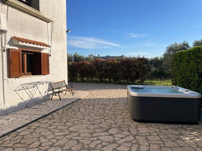 Others 4, Villa Corvetta, Brindisi