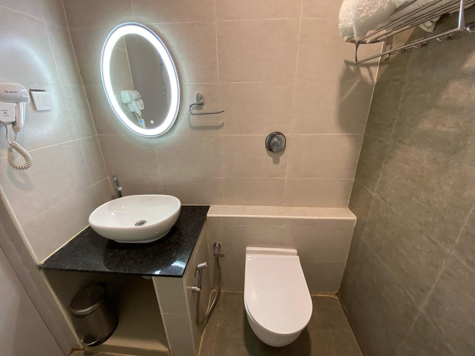 Bathroom 3, Le Shiv Executive Suite, Theni