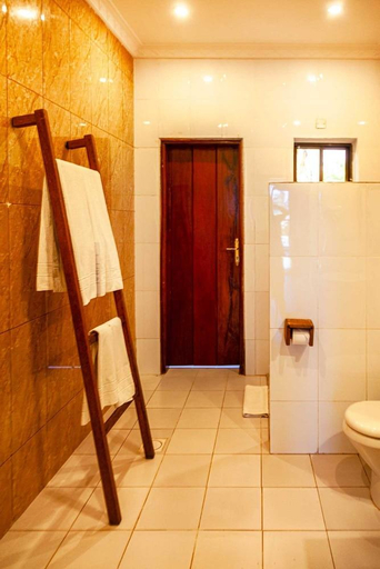 Bathroom 5, VRCLUB PAJE PALMS BEACH RESORT , Kusini