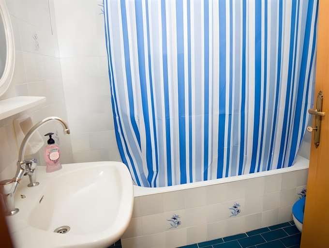 Bathroom 3, Bay View Apartments, Crete