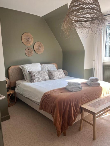 Bedroom 5, Les Glycines, Nord