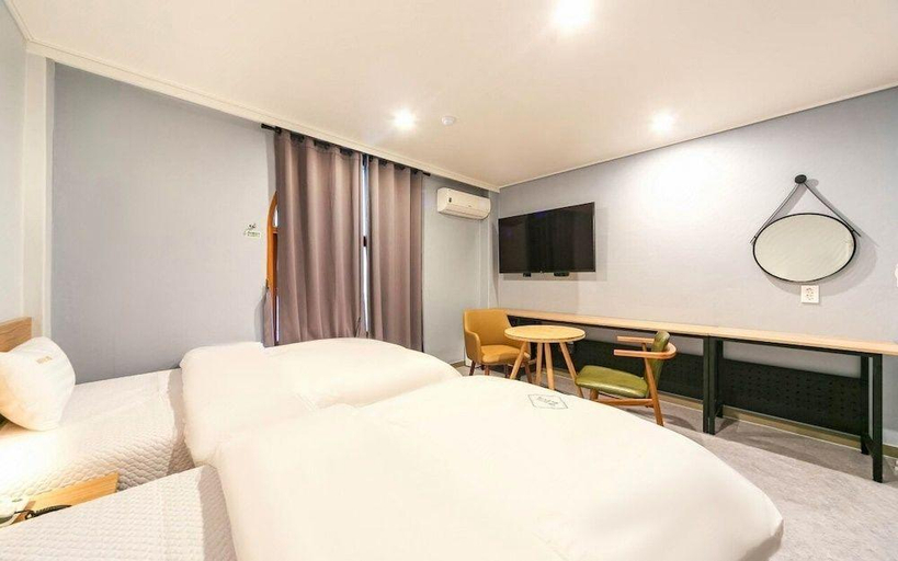 Bedroom 3, Zeus Motel, Wando