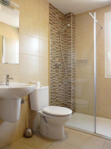 Bathroom, Albergue San Nicolas, Larrasoana, Navarra