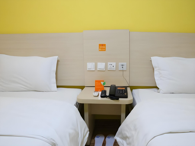 Bedroom 2, 7 Days Inn Baoding Railway Station, Baoding