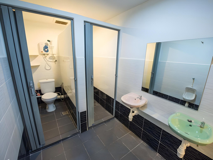 Bathroom 5, Lemon Inn, Penang Island