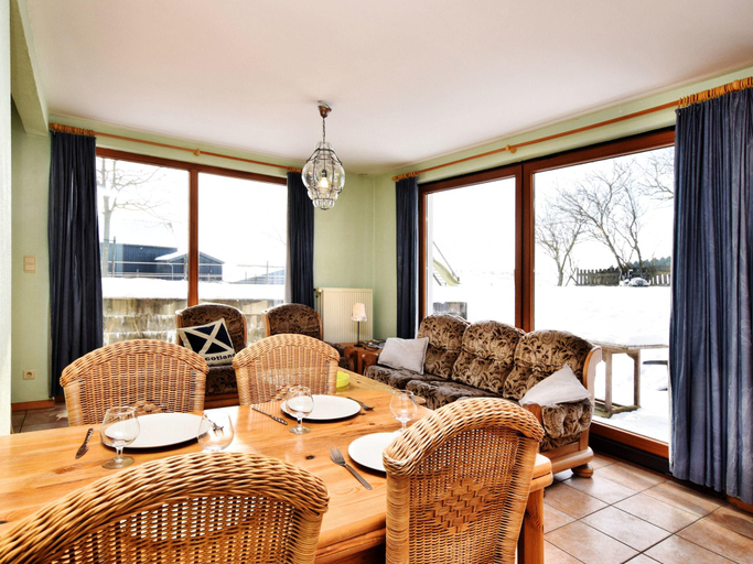 Others 4, Holiday Home in St.Vith with hot tub, Liège