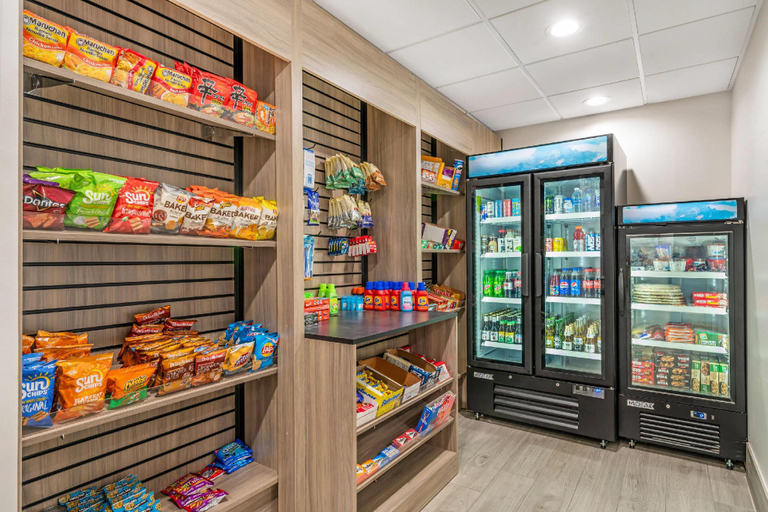 Food & Drinks 5, Comfort Inn & Suites Madison East - Monona, Dane