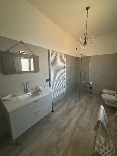 Bathroom, AGRITURISMO LE ZORLESCHE, Cremona