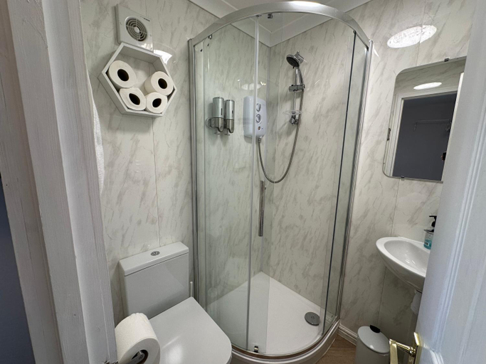 Bathroom 2, City Guesthouse, Oxfordshire