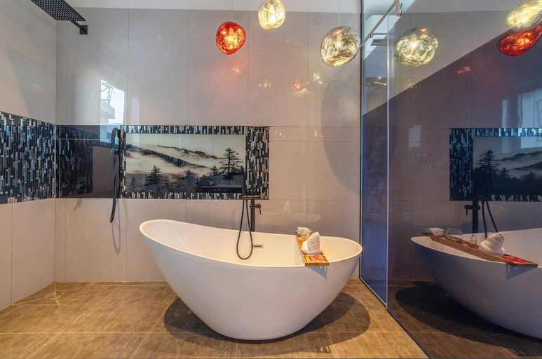 Bathroom 4, Lyn's Hotel, Đà Lạt