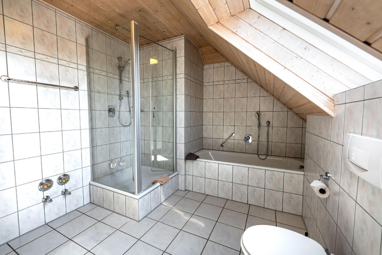 Bathroom 5, Landhotel Georgshof, Fulda