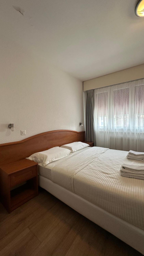 Bedroom 3, Hôtel du Quai, Aigle