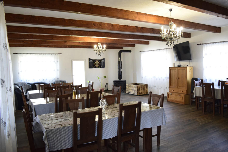 Food & Drinks 5, Casa Eby, Ocolis