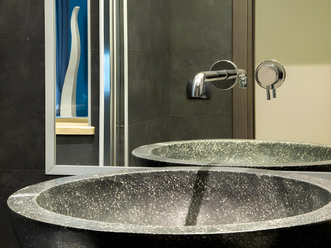 Bathroom 4, QT Suites Roma, Rome