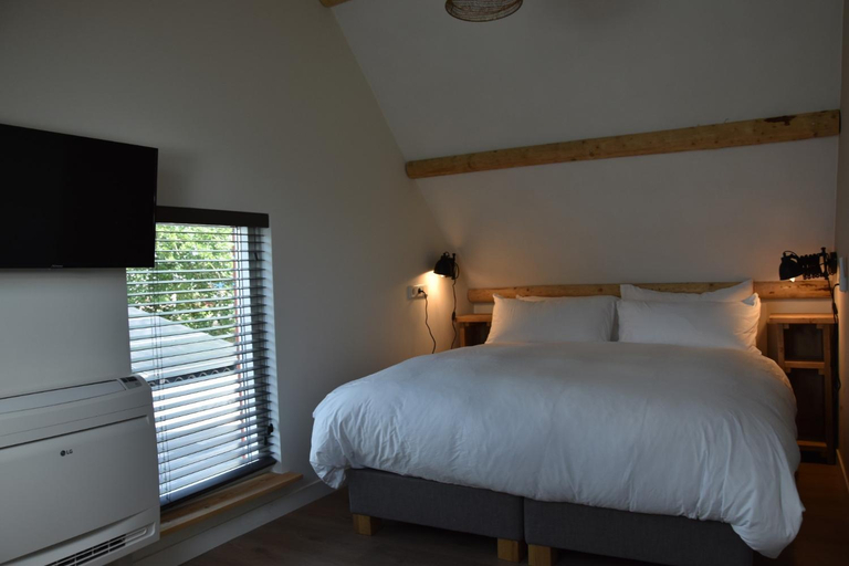 Bedroom 2, Doezumertocht, Grootegast