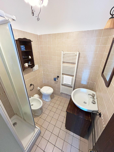 Bathroom 3, Terra di Ea, Teramo