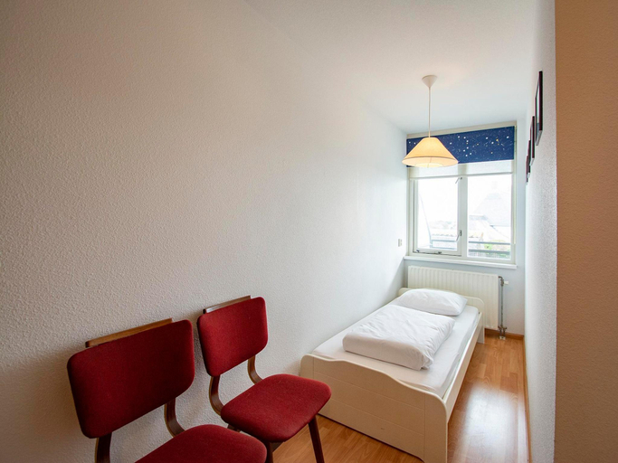 Bedroom 2, Apartment in Bergen near Sandy Beach, Zijpe