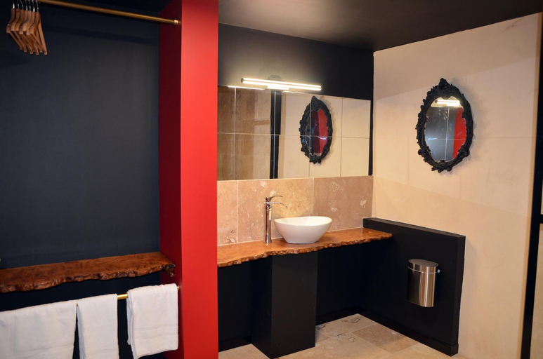 Bathroom 2, Le logis de l'abbaye de Saint Savin, Vienne