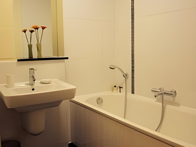 Bathroom 3, Cotels Serviced Apartments - The Hub, Milton Keynes