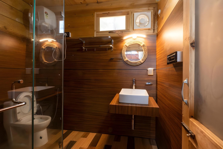 Bathroom 2, Wolfandwoods, Chamba