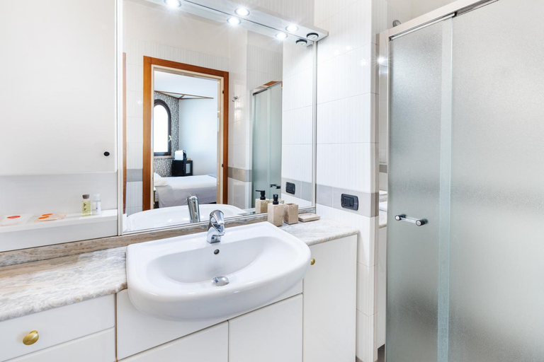 Bathroom 2, Le Rose Suites Misano World Circuit by Riviera Collection, Rimini