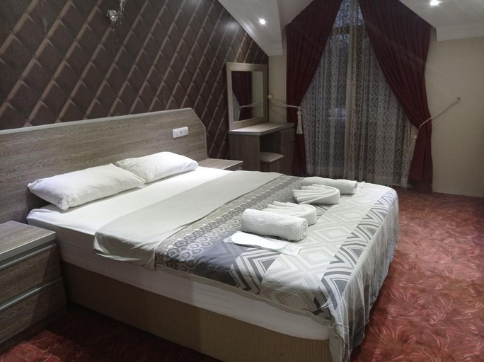 2, Ceren Otel, Izmit