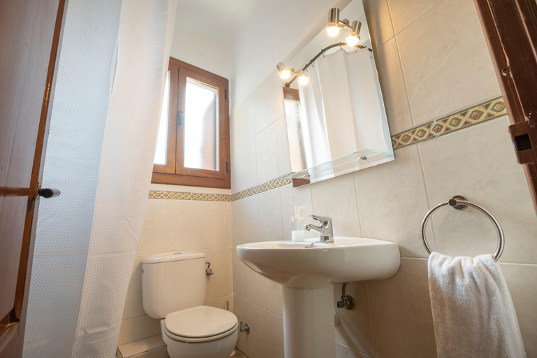 Bathroom 3, Abadia de Montenartro Apartamentos, Lleida