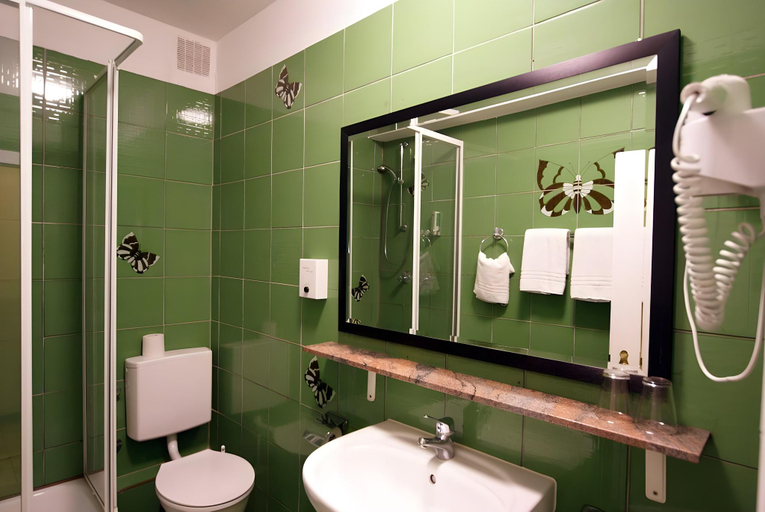 Bathroom 5, Bahn Hotel, Düsseldorf