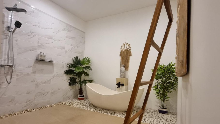 Bathroom 5, Kubu Dimel Suites & Villas Resort, Badung