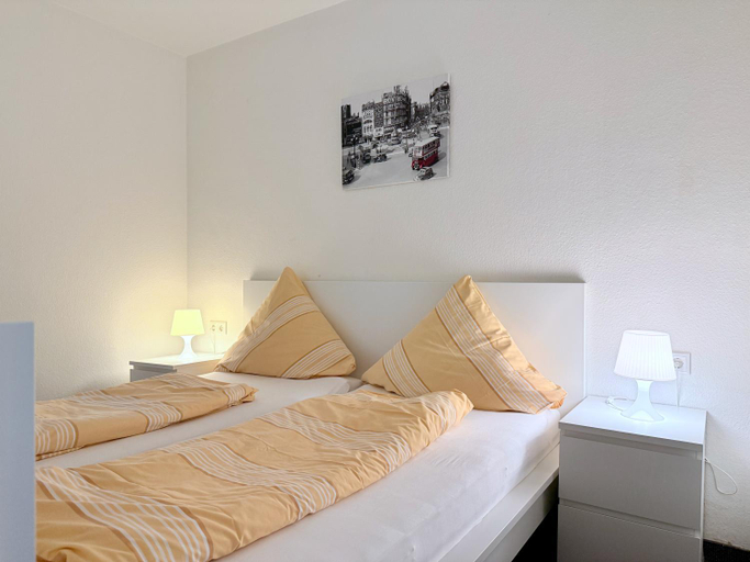 Bedroom 3, Apart-Hotel Kastanienhof, Donnersbergkreis