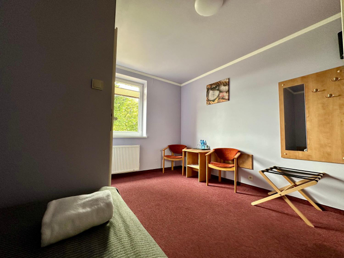 Bedroom 2, Paola, Kutno