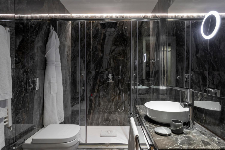Bathroom 4, Grand Hotel et des Palmes, Palermo